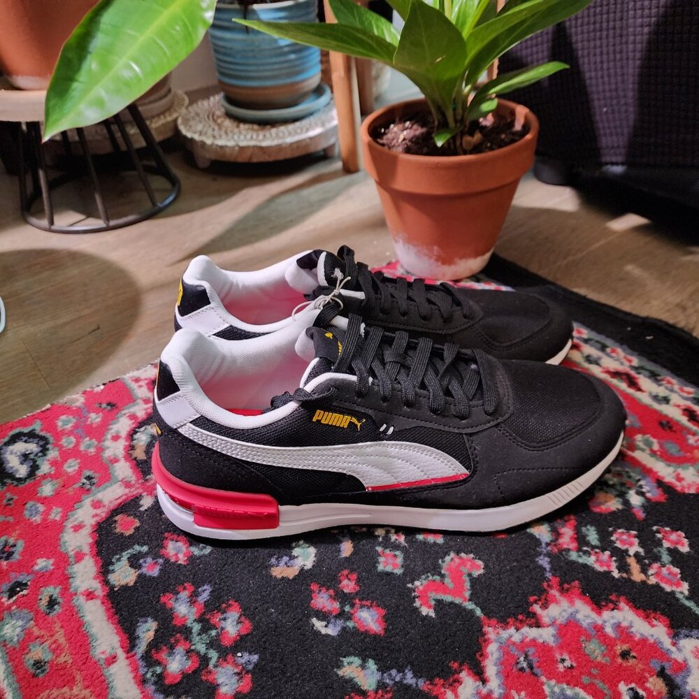 "Graviton" mens puma shoes size 10 black